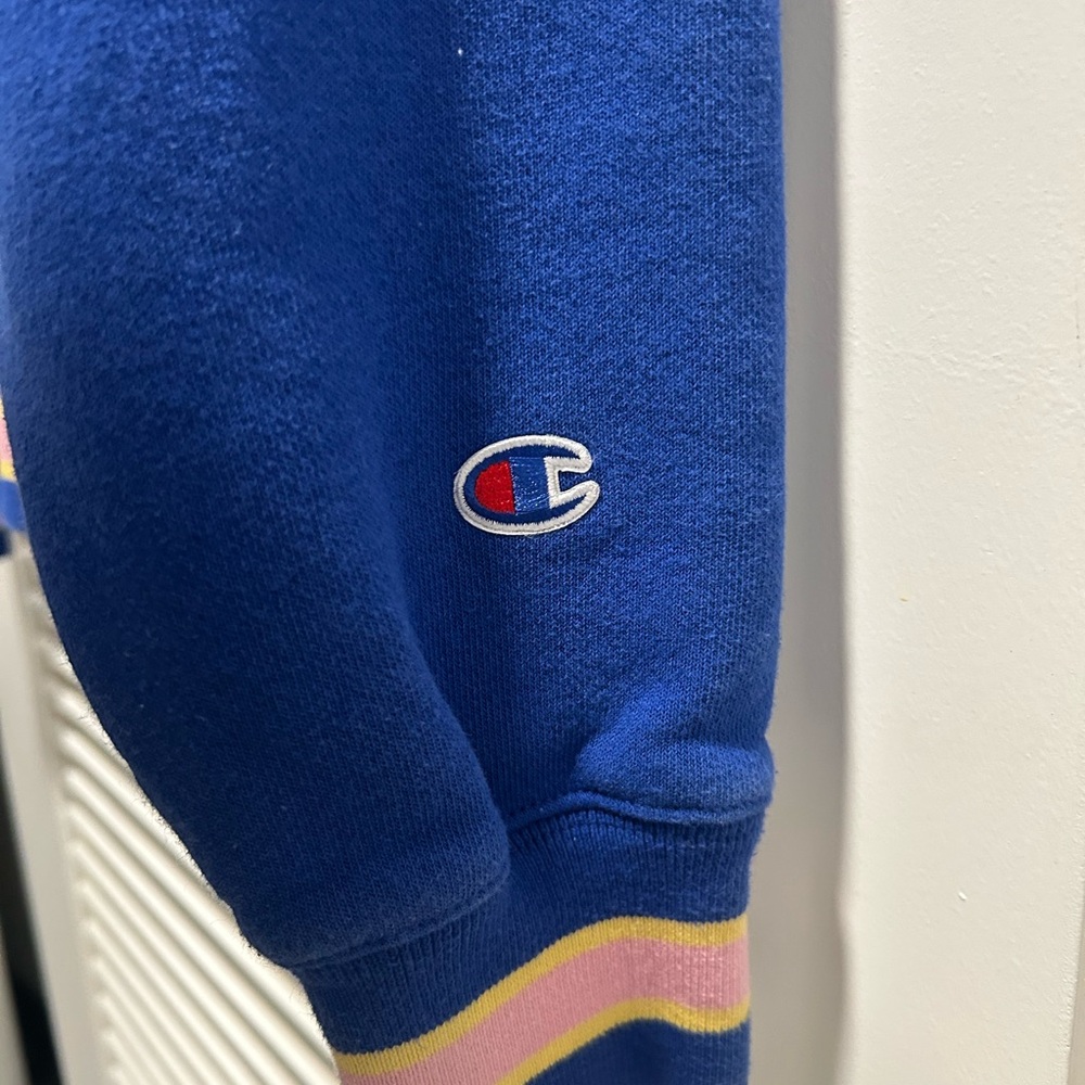 Champion Heritage V-Neck Sweatshirt - Picture 5 of 10